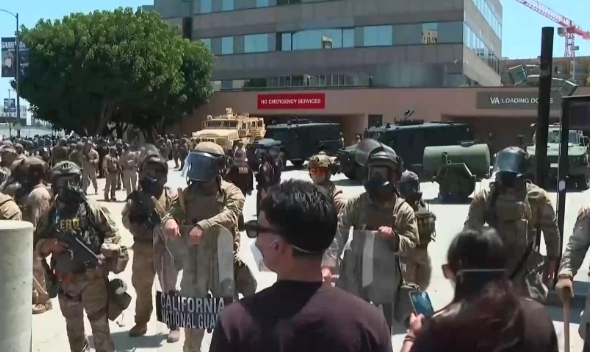 在线炒股配资网 抗议活动持续 美国洛杉矶延长宵禁措施